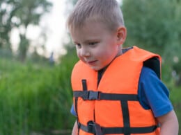 best-life-jackets-for-kids