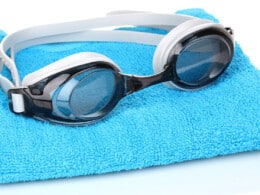 how to clean swimming goggles
