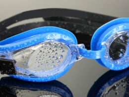 how to keep swimming goggles from fogging up