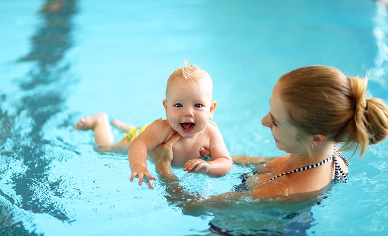 Baby-swimming-can-improve-social-and-mental-wellbeing