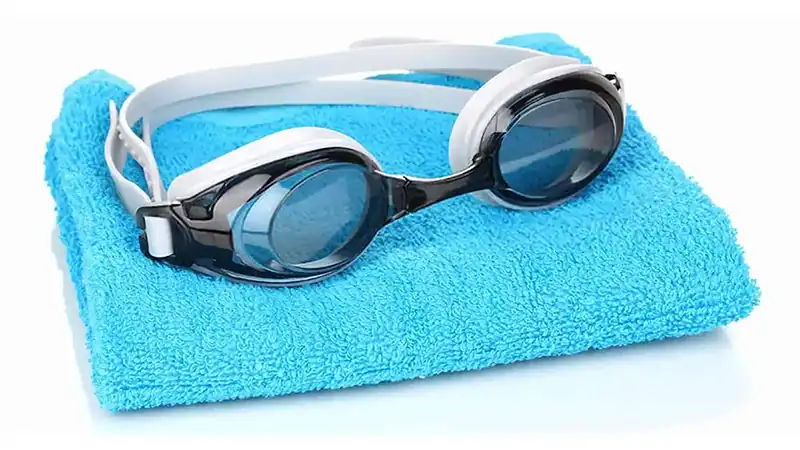 how to clean swimming goggles